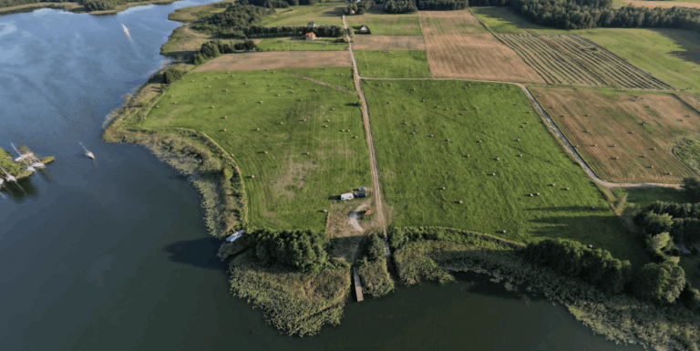 Działka z linią brzegową jeziora Kisajno – Mazury, Guty, 10 km od Giżycka